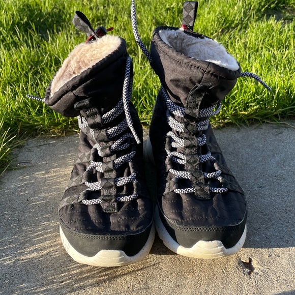 Nike Roshe Run High Sneaker Boot - Picture 2 of 5